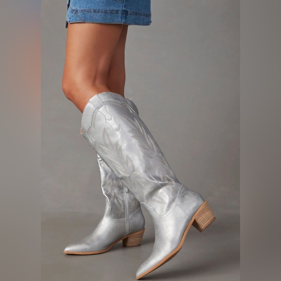 NWT VICI LUMIE HEELED BOOTS - METALLIC SILVER |SIZE 7 - Picture 7 of 8